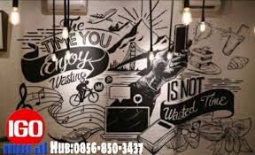 Pin Di Lukisan Cafe