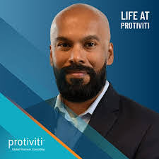 Lisa Ardis's Instagram, Twitter & Facebook