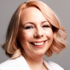 Renee Strom's Instagram, Twitter & Facebook