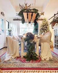 Christmas swag and teardrops are the perfect way to show your holiday spirit at your home or office. 28 Gorgeous Ways To Decorate Your Home With Christmas Garland