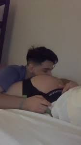 Good rim and lick ass on the bed - ThisVid.com