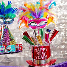 Diy A Centerpiece Out Of A New Year S Top Hat Blowouts And A Feather Mask New Years Eve Decorations New Year S Eve 2019 Party Horns