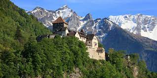 Liechtenstein has no airport, the nearest there is a heliport in the town of balzers. Schloss Vaduz Bodensee Tourismus