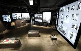 이회영 여섯형제와 각 도의 대표적 인사 105의 가족들과 함께 이주하여 토지를 구입, 독립운동 기지 건설을 시작하였다. 3a12wmnvdf4x3m