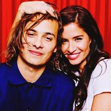 Frank Dillane Mercedes Masohn Fear The Walking Fear The Walking Dead Walking Dead Girl