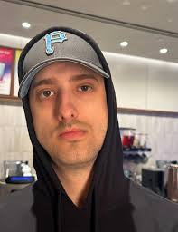 Anyone in Toronto dating or hooked up with this guy? His name is Anthony  Chaikalis. On hinge & Pure he goes by K Also goes by Adam