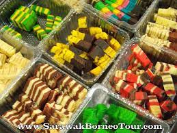 Aku sediakan bahagian resepi ni sebab aku tengok blog ni suram sangat. Pin Op Kuching Kek Lapis Sarawak