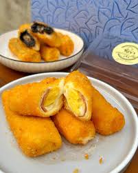INFO RISOL MAYO 📢 bisa banget order di @reyskitchen1 / @diniidwi ga cuma risol mayo, risoles isi coklat lumer juga ada disini endulllll bisa banget jd referensi kalian yg suka risol mayoooo