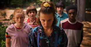 Marcellas, lori, chiara and roddy. Stranger Things Staffel 3 Der Trailer Ist Draussen Und Das Monster Spricht Watson