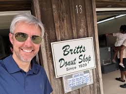 Sad news for Carolina Beach, NC donut lovers this week. Bobby Nivens,  longtime owner of Britt's Donuts, has died at the age of 86. I was just  there a couple months ago