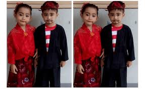 Selain itu, ada pakaian khas dari suku madura yakni baju pesa'an. Pakaian Adat Jawa Serba Serbi Baju Tradisional Jawa
