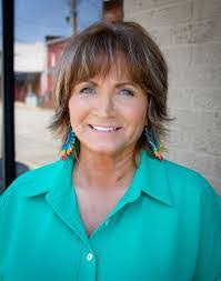 Tina Bees's Instagram, Twitter & Facebook