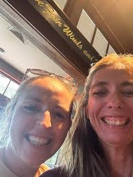 Julie Skipper's Instagram, Twitter & Facebook