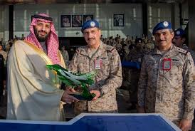 الملك حمد بن عيسى بن سلمان آل خليفة (28 يناير 1950)، ملك مملكة البحرين.وهو أكبر أبناء أمير دولة البحرين السابق الشيخ عيسى بن سلمان آل خليفة، أصبح أميرًا على البحرين في 6 مارس 1999، وملكاً عليها في 14 فبراير 2002. ÙˆÙ„ÙŠ Ø§Ù„Ø¹Ù‡Ø¯ ÙŠØ±Ø¹Ù‰ ØªØ®Ø±ÙŠØ¬ Ø§Ù„Ø¯ÙØ¹Ø© 95 ÙÙ‰ ÙƒÙ„ÙŠØ© Ø§Ù„Ù…Ù„Ùƒ ÙÙŠØµÙ„ Ø§Ù„Ø¬ÙˆÙŠØ©