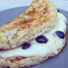 Omelette Sucree Aux Myrtilles Petit Dej Leger Pour 1 Personne 3 Blancs D Oeuf 60 G De Myrtill Omelette Sucree Oeufs Petit Dejeuner Petit Dejeuner Minceur