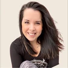 Leigh Pettit's Instagram, Twitter & Facebook