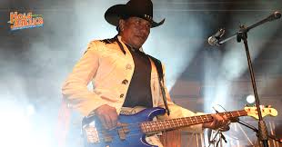 The belt-buckled Bronco are an enduring staple of Grupero music, with  swooning fans the world over — including Iowa | Hola America News