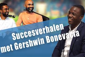 Gershwin bonevacia | schrijver en stadsdichter van amsterdam, @gbonevacia, ruilt zijn thuiswerkplek in voor een bureau in het gesloten tropenmuseum. Eps 2 Het Verhaal Van Gershwin Bonevacia