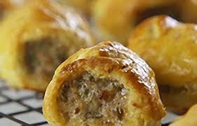 Pork sausage roll before you jump to pork sausage roll recipe, you may want to read this short interesting healthy tips about {the we hope you got benefit from reading it, now let's go back to pork sausage roll recipe. Lets Prepare Large Homemade Sausage Rolls Noel S Homemade Sausage Rolls A Dash Of Flavour Let Us Know What You Think