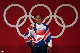 Gia claims she is innocent in regards to emily's blackmail. 72npt Qawfk0vm