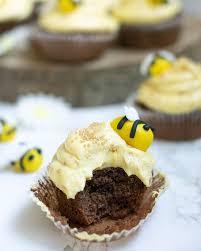 Chocolate Honeycomb Cupcakes Whats Eating Manchester Cupcake Recipes Chocolate Homemade Fondant Cupcake Recipes