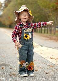 Easy Adorable Diy Scarecrow Costume That S Perfect For Kids Adults Toddler Halloween Costumes Diy Toddler Scarecrow Costume Scarecrow Costume