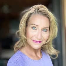 Lori Johnson's Instagram, Twitter & Facebook