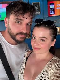 Wow merci beaucoup pour tout cet amour et ces voeux d'anniversaire ! J'en  suis émue , je suis très choyée! 💜🤍