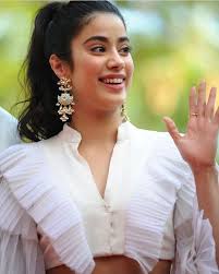 Janhvi kapoor is an indian actress, best known for some of her works in bollywood. Janhvi Kapoor Biography Age Height Education Boyfriend Family Buzzzfly Balu