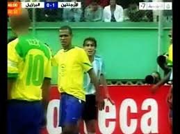 ليو يصل معسكر الأرجنتين ويتفق مع برشلونة على البرازيلي أدريانو يقود السامبا للتتويج بلقب كوبا أمريكا 2004 على حساب الأرجنتين. Brazil Vs Argentina 1 1 Luisao Goal Copa America 2004 Youtube