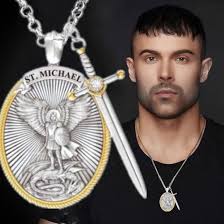 Saint Michael Collar, colgante de San Miguel, Arcángel para hombres Michael  Viking Collar colgante, Collar de medalla de Saint Michael con protección  de escudo de espadas, Católico cristiano, Tipo1 : Amazon.es: Moda