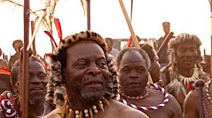 President bowing before the zulu king zwelithini to receive his blessing. 0mg7hvk0pzuu0m