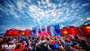 Koningsdag, eerder koninginnedag en daarvoor prinsessedag, is een feestdag. Slam Koningsdag 2019 Festicket