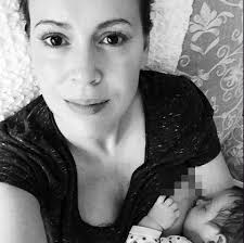 Pamer Foto Menyusui, Alyssa Milano Perkenalkan Anak Keduanya