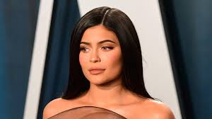 Kylie Jenner: Reality-TV-Star zeigt sich nackt in Gold getaucht