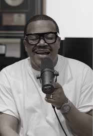 Siba Mrwebi Performs Live