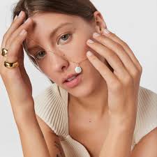 Dije Devoción Maria de Oro con Nácar