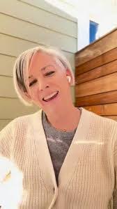 Andrea Robb's Instagram, Twitter & Facebook