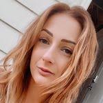 Heather Pitzer's Instagram, Twitter & Facebook