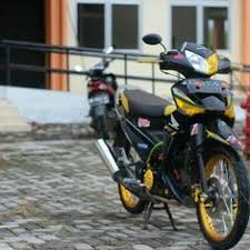 Lalu ada tambahan pemanis berupa handgrip daytona dan jalu setang atau stabilizer stainless steel. 23 Ide Seni Modif Supra X 125 Sepeda Motor Honda Motor