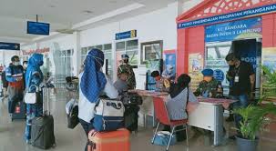 Admin doakan semoga peserta yang lulus tes seleksi kompetisi dasar skd cpns kabupaten way kanan 2018 lulusan sma smk d3 s1, dapat lancar dan sukses dalam. Garuda Terbang Lagi Ke Lampung Senin Rabu Jumat Lima Penumpang Ditolak Berangkat
