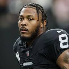 What happens when NFL players need to go to the toilet during the Super  Bowl?