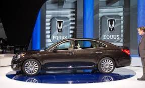 2014 Hyundai Equus Pictures Photo Gallery Car And Driver Hyundai Rolls Royce Models Car And Driver