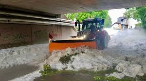 Schwere unwetter haben am dienstagabend im bundesland salzburg zu zahlreichen feuerwehreinsätzen geführt. 89 Einsatze Heftige Unwetter Forderten 256 Salzburger Floriani Krone At