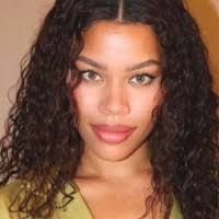 40+ profilů „Stephanie Ecker“