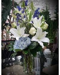 The shop prides itself on having a wide variety of floral banquets when it comes to convenience in the delivery of flowers, very few florists in chandler, az can match chandler flowers. Glendale Florist Flower Delivery By Arrowhead Flowers