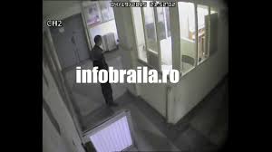 Inspectoratul de poliție al județului argeș. Brailean Batut De Politisti In Sediul Ipj Braila Youtube