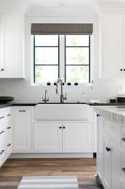 Black And White Farmhouse Kitchen Ideas Modern Farmhouse Black And White Kitchen Ideas Interior Design Kitchen Black Kitchen Countertops Modern Farmhouse Kitchens