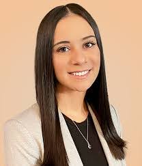 Amanda Mott's Instagram, Twitter & Facebook