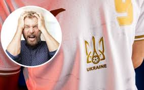 Нова форма збірної україни з футболу, представлена 6 червня, спровокувала миттєвий резонанс у росії. Asuhs6z9vtecim